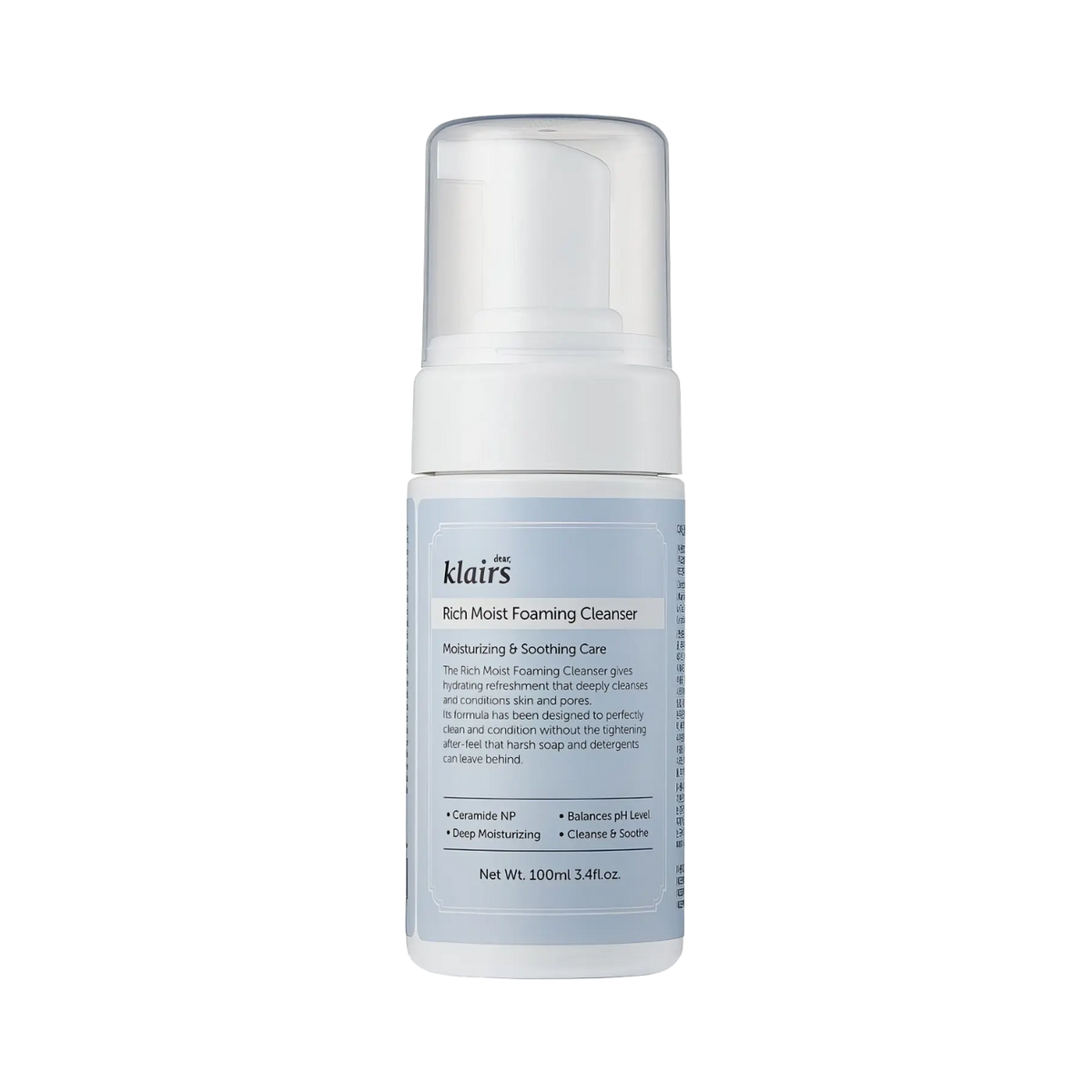dear, Klairs Rich Moist Foaming Cleanser 100ml – weiße Pumpflasche mit blauem Etikett auf blauem Grund