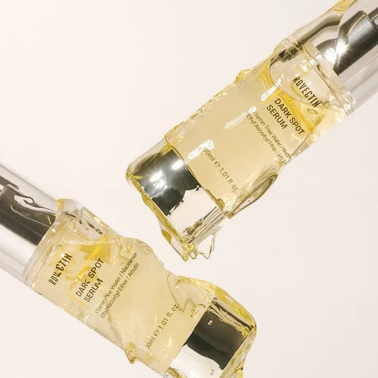 Rovectin Vita Dark Spot Serum 30ml – klare Flasche mit gelbem Inhalt vor weißem Hintergrund