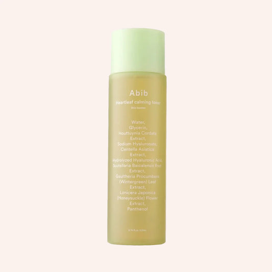 Abib Heartleaf Calming Toner Skin Booster 200ml – Flasche mit weißem Etikett auf schwarzem Hintergrund