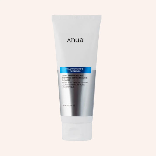 Anua 8 Hyaluronic Acid Hydrating Gentle Foaming Cleanser 150ml – weiße Tube mit blauen Akzenten vor schwarzem Grund