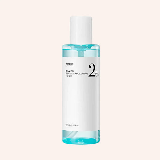 Anua BHA 2% Gentle Exfoliating Toner 150ml – Flasche in Weiß-Blau vor schwarzem Grund