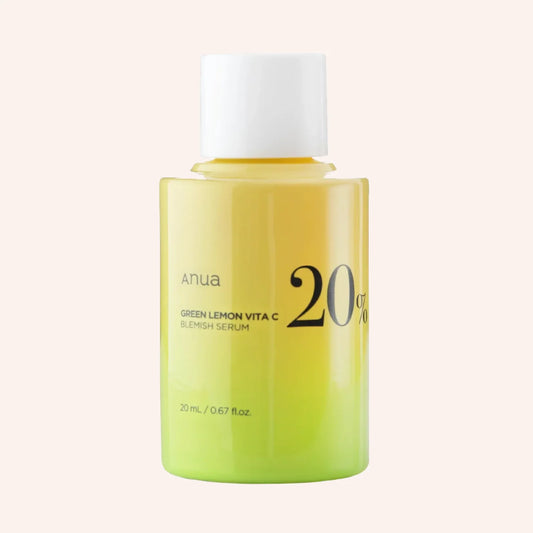 Anua Green Lemon Vita C Blemish Serum 20g – Flasche mit Gelbverlauf vor dunklem Hintergrund