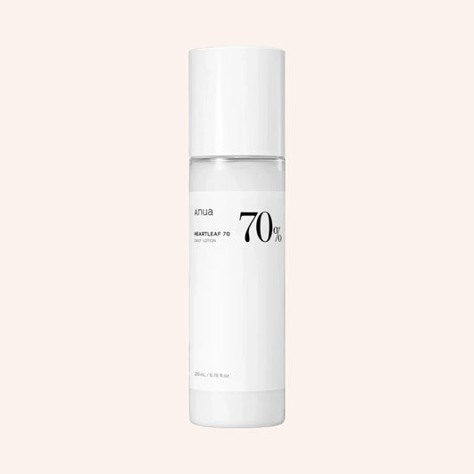 Anua Heartleaf 70% Daily Lotion 200ml – weiße Tube aufrecht vor schwarzem Hintergrund