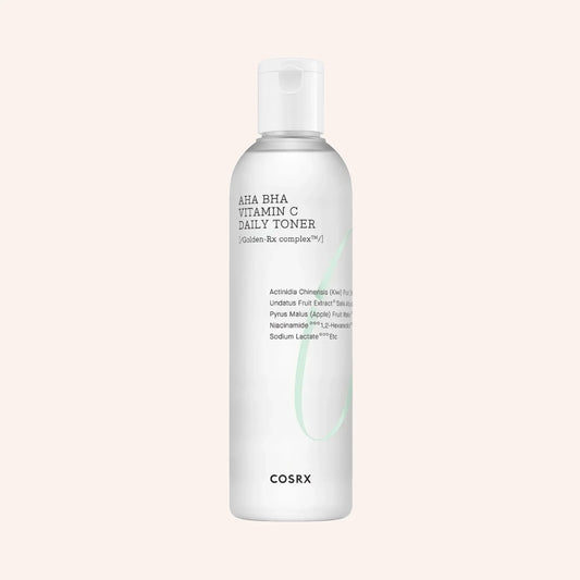 COSRX AHA BHA Vitamin C Daily Toner 150ml – Transluzente Flasche vor dunklem Hintergrund mit grünen Blättern