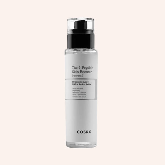 COSRX The 6 Peptide Skin Booster Serum 150ml – Flasche mit Pumpspender vor dunklem Hintergrund