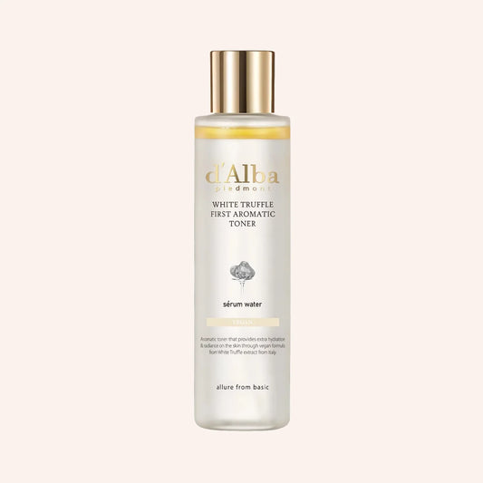 d'Alba White Truffle First Aromatic Toner 155ml – zylindrische Flasche mit weißem Farbverlauf, daneben ihr Karton