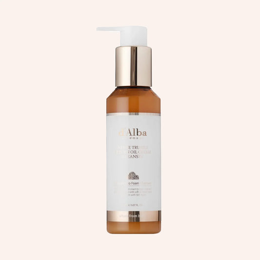 d'Alba White Truffle Return Oil Cream Cleanser 150ml – weiße Pumpflasche mit hellem Etikett vor schwarzem Hintergrund