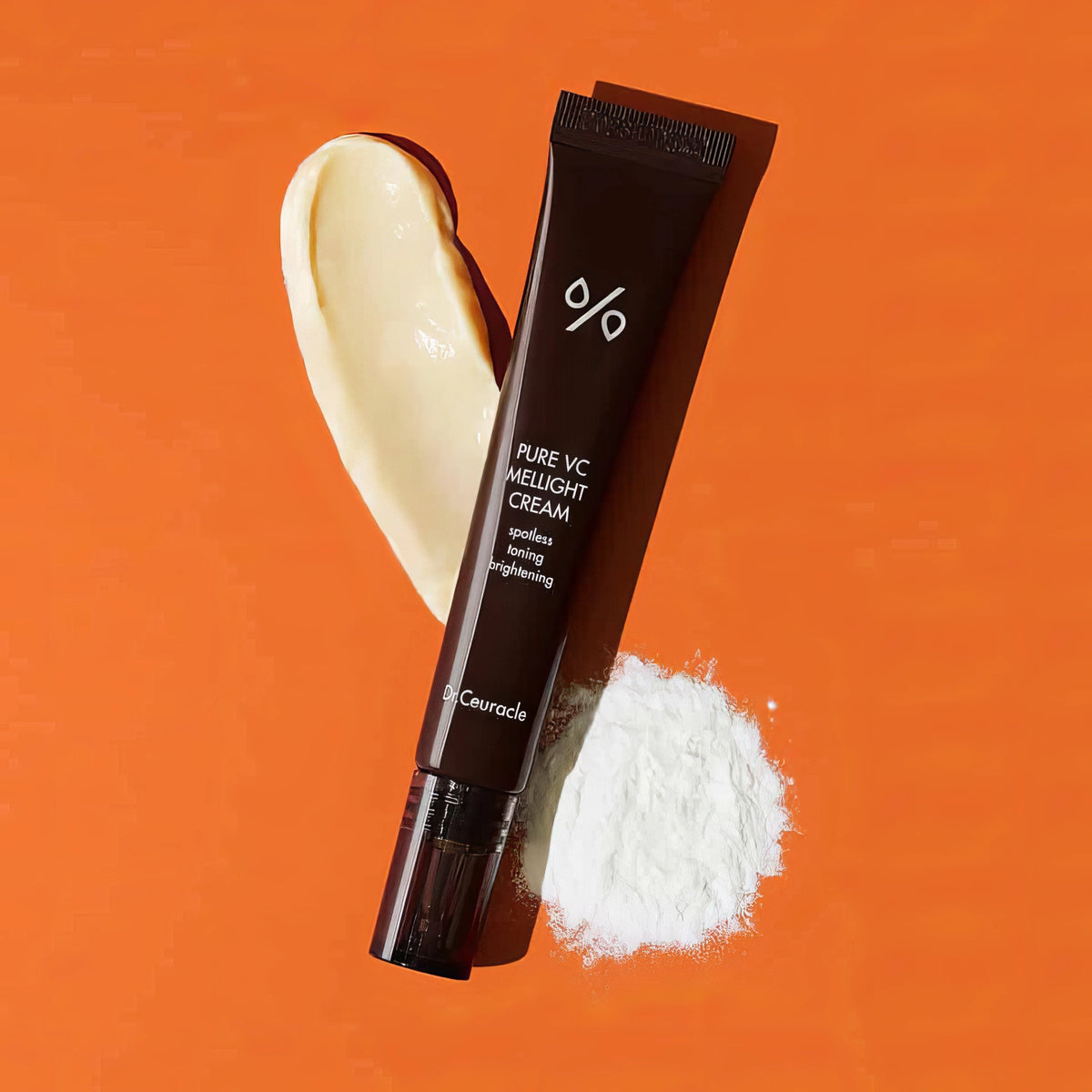 Dr. Ceuracle Pure VC Mellight Cream 20g – Tube neben Cremetextur in ovaler Schale, roter Hintergrund