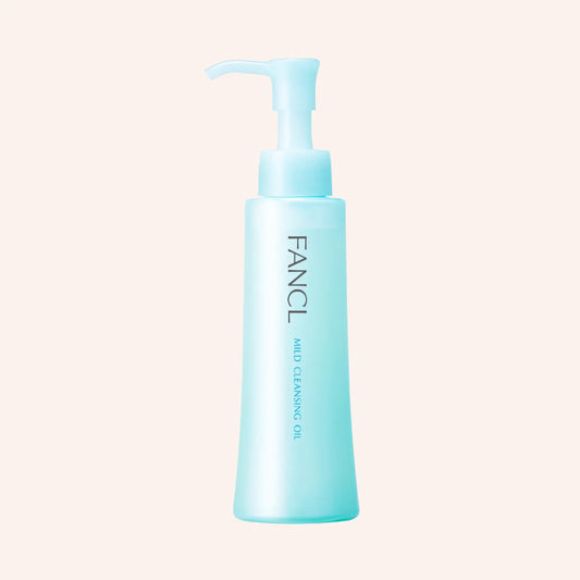 FANCL Mild Cleansing Oil 120ml – Mattierte Kunststoffflasche mit Pumpverschluss in hellem Badezimmerlicht