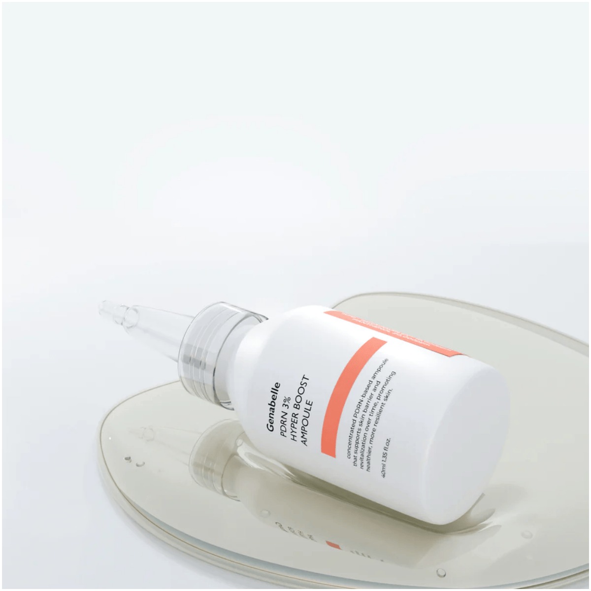 Genabelle PDRN 3% Hyper Boost Ampoule 40ml – Pipettenflasche neben dem Umkarton mit rotem Streifen