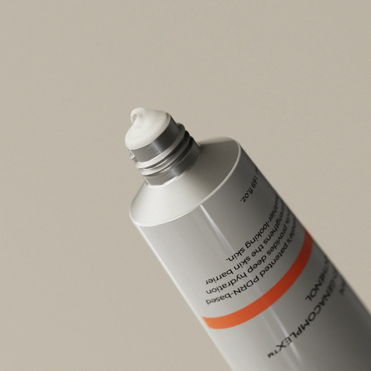 Genabelle PDRN Enriched Recovery Balm 50ml – weiße Tube mit silberfarbenem Deckel und rotem Akzent