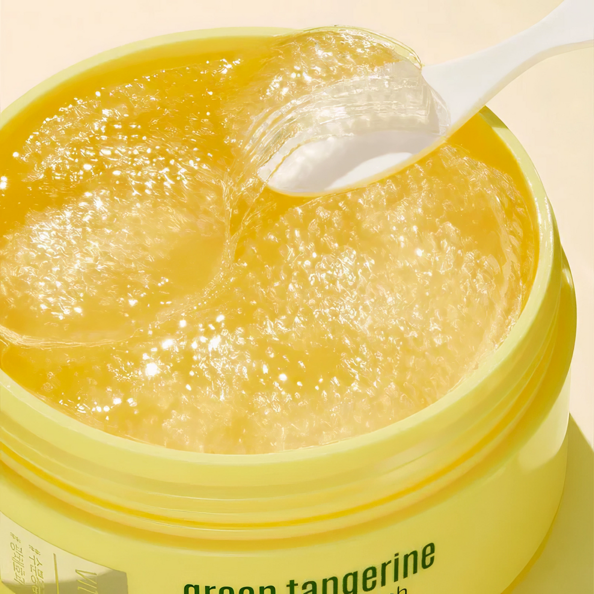 Goodal Green Tangerine Vita C Eye Gel Patch 60 Stk. – zwei Nahansichten des Tiegels mit gelbem Deckel und Gelpatches