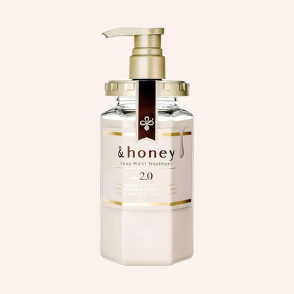 &honey Deep Moist Hair Treatment 2.0 445g – Weiße Flasche mit weißem Pumpkopf und dunkler Kappe, aufrecht stehend