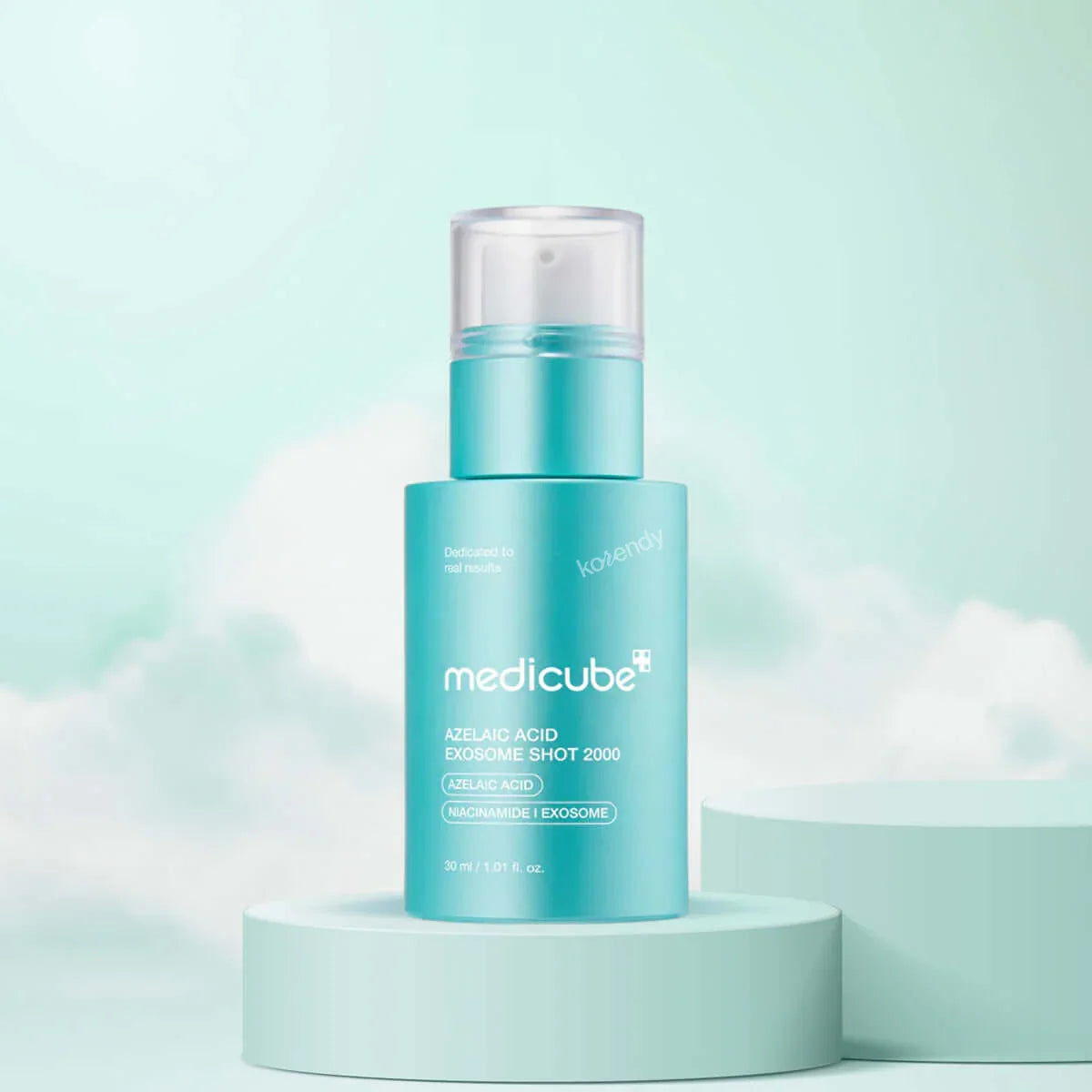 Medicube Azelaic Acid Exosome Shot 2000 Serum 30ml – klare Flasche auf hellblauer Fläche