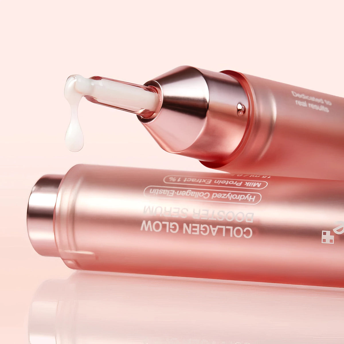 Medicube Collagen Glow Booster Serum 15ml – Pumpflasche mit silberner Kappe auf Weiß