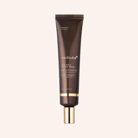 Medicube Deep Vita A Retinol Serum 30ml – Aufrecht stehende Flasche aus mattem, lichtstreuendem Kunststoff