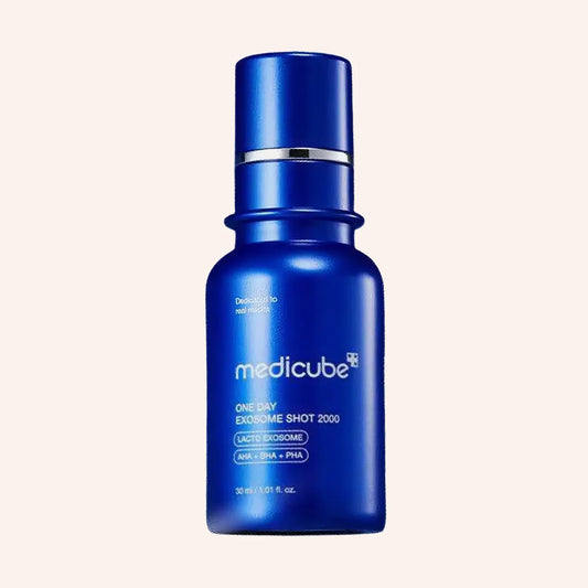 Medicube One Day Exosome Shot Pore Serum 2000 30ml – blaue Tube aufrecht auf weißem Grund