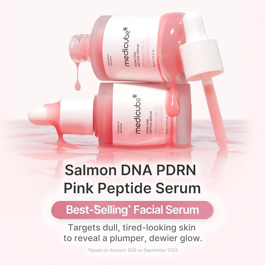 Medicube PDRN Pink Peptide Serum 30ml – Werbebanner in Rosa mit Serumflasche und mehreren Hinweiszeilen daneben