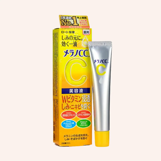 Melano CC Brightening Essence 20ml – kleine Tube mit Etikett und Kappe, aufrecht vor schwarzem Hintergrund, kontrastreich