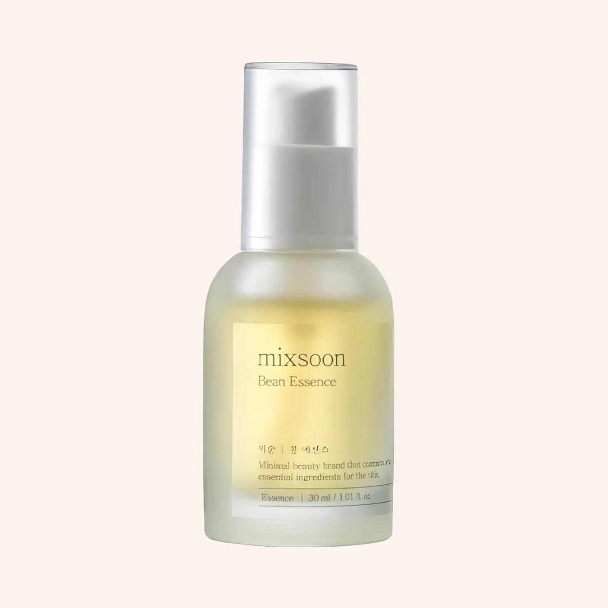 Mixsoon Bean Essence 30ml – klare Glasflasche mit silberner Kappe und schlichtem Etikett vor Schwarz