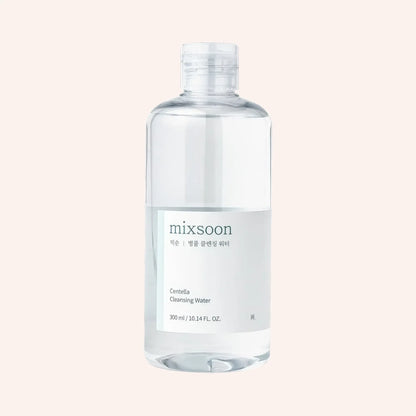 Mixsoon Centella Cleansing Water 300ml – klare Flasche vor dunklem Grund mit Wasser
