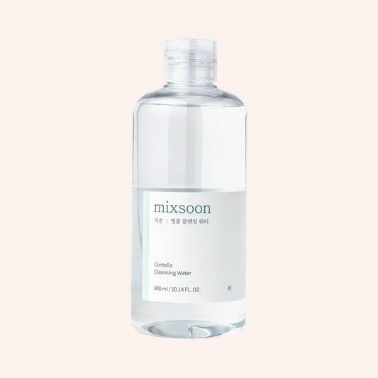Mixsoon Centella Cleansing Water 300ml – klare Flasche vor dunklem Grund mit Wasser