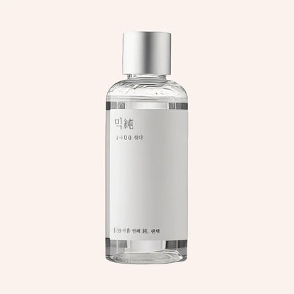 Mixsoon Hinoki Essence 100ml – klare Glasflasche mit Metallkappe und weißem Etikett vor schwarzem Hintergrund