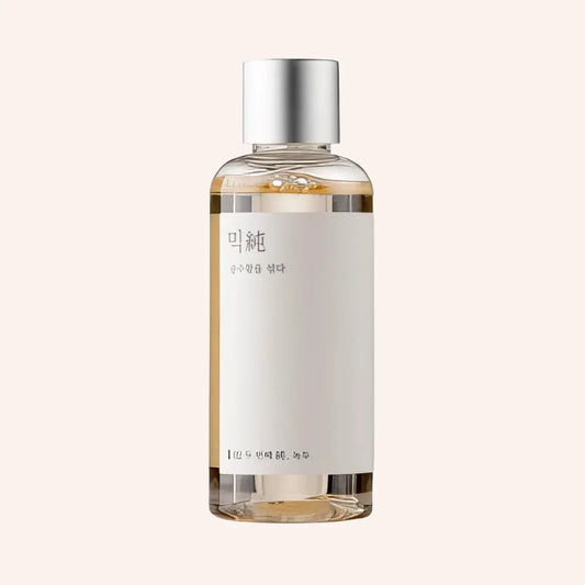Mixsoon Mung Bean Seed Essence 100ml – klare, nach oben schmaler werdende Flasche mit weißem Etikett vor Schwarz