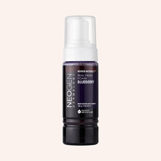 Neogen Dermalogy Real Fresh Foam Blueberry 160ml – lila Tube vor dunklem Hintergrund