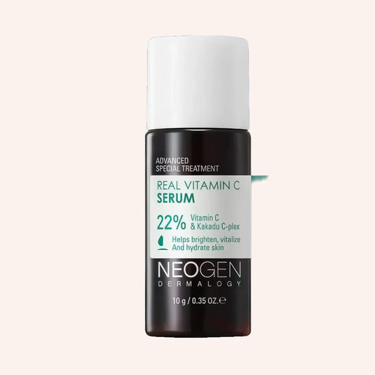 Neogen Dermalogy Real Vitamin C Serum 10ml – Flasche mit Kappe und Etikett vor überwiegend dunklem Hintergrund