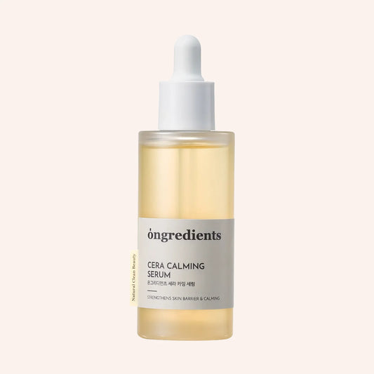 Ongredients Cera Calming Serum Soothing Face Serum 50ml – Flasche mit hellem Etikett vor einfarbig schwarzem Hintergrund