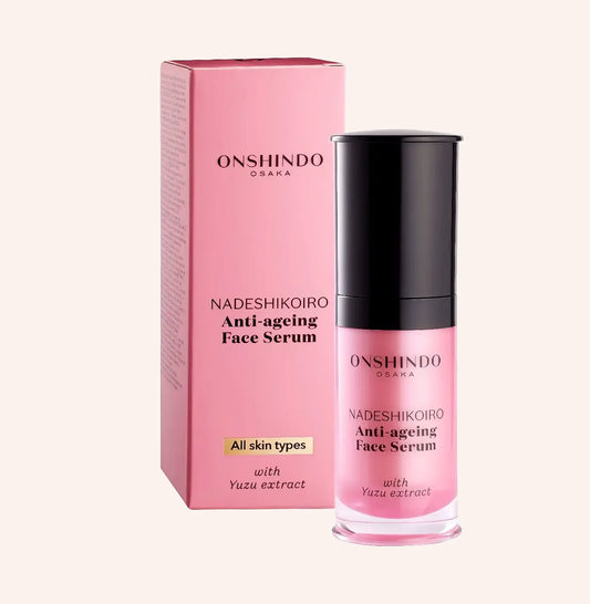 Onshindo Osaka Nadeshikoiro serum (all skin types) 30ml – rosa Tube neben Box auf rosa Grund