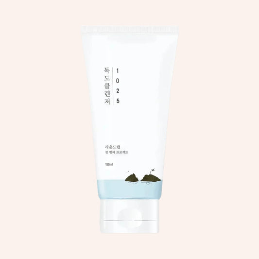 Round Lab 1025 DOKDO CLEANSER 150ml – weiße Tube mit Blattsymbol auf dem Etikett, aufrecht vor schwarzem Hintergrund