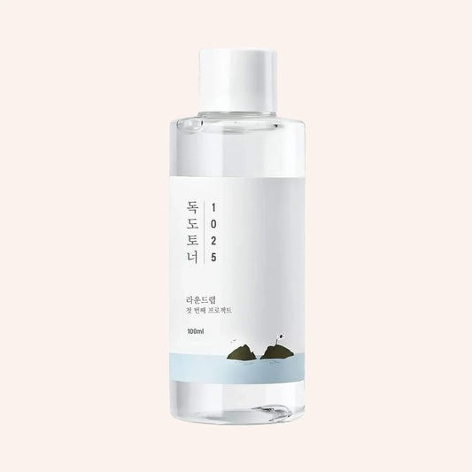 Round Lab 1025 Dokdo Toner 100 ml – transparente Flasche mit schwarzer Kappe und weißem Etikett auf weißem Grund