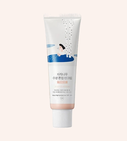 Round Lab Birch Sap Moisturizing ToneUp Sunscreen 50ml – Weiße Tube mit blau-weißem Etikett und Pumpkopf, aufrecht stehend