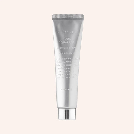 S.Nature Aqua Squalane Moisturizing Creme 60ml – Silberne Tube mit Umkarton vor blauem Hintergrund