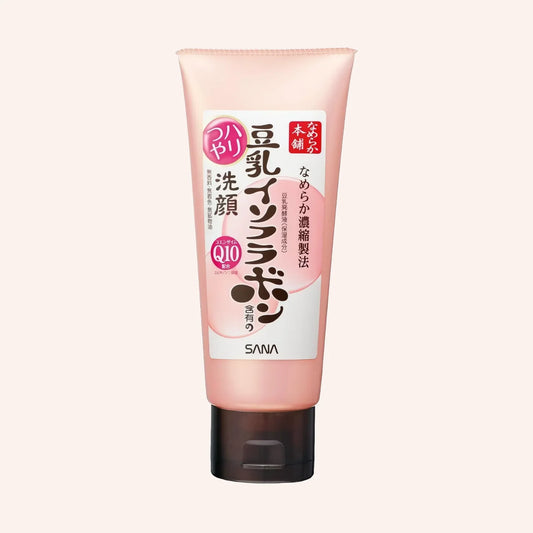 Sana Nameraka Honpo Haritsuya Q10 Face Wash 150g – Tiegel mit weißem Etikett und japanischer Schrift, mittig platziert