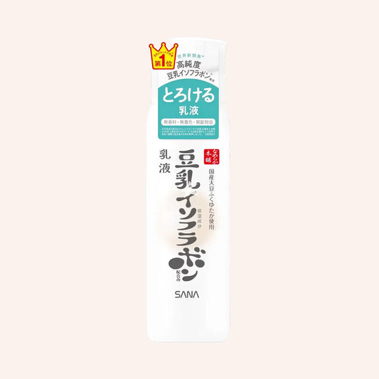 Sana Nameraka Honpo Soy Milk Emulsion NC 150ml – Weiße Flasche mit grünen Akzenten vor dunklem Hintergrund