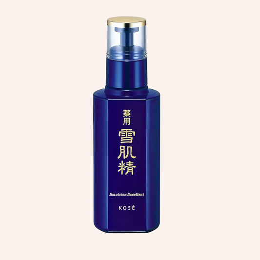 Sekkisei Emulsion 140ml – dunkelblaue Flasche mit goldenen Akzenten und schlichtem Etikett, edle, gedämpfte Lichtstimmung
