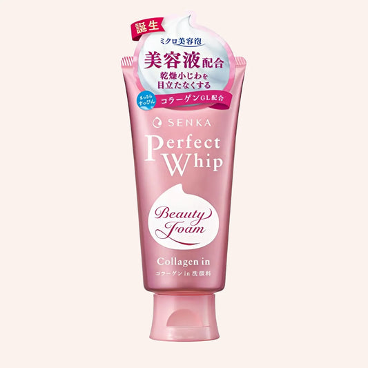 Shiseido Senka Perfect Whip Face Wash Collagen In 120g – rosa Tube vor dunklem Grund
