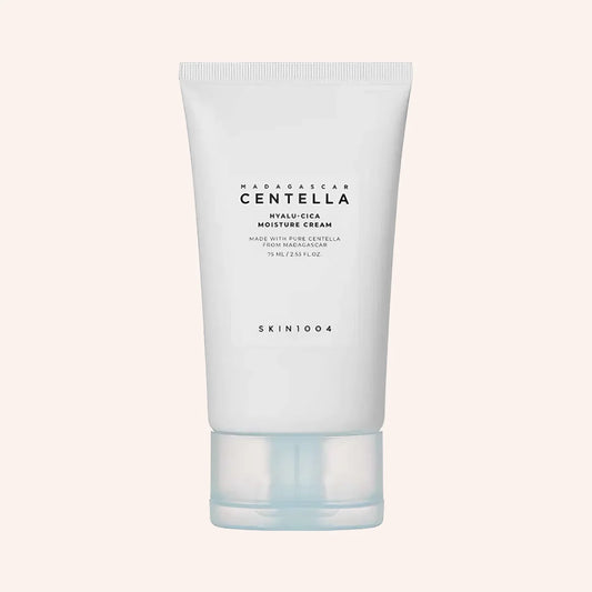 SKIN1004 Madagascar Centella Hyalu-Cica Moisture Cream 75ml – Tube mit klarem Körper vor schwarzem Hintergrund