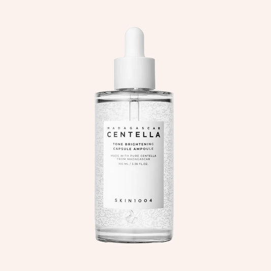 SKIN1004 Madagascar Centella Tone Brightening Capsule Ampoule 30ml – Klare Glasflasche mit Sprühkopf und weißer Kappe