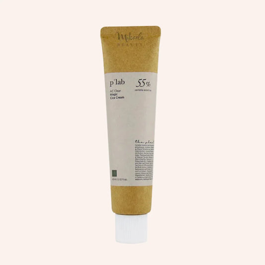THE PLANT BASE AC Clear Cica Gel 30ml – Tube mit braunem Etikett auf Cremeton vor schwarzem Hintergrund