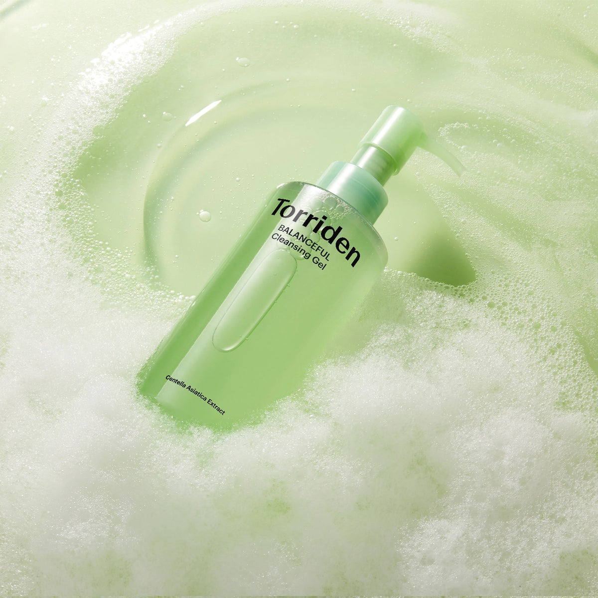 Torriden Balanceful Cica Cleansing Gel 200ml – Flasche teilweise in weißem Schaum versunken
