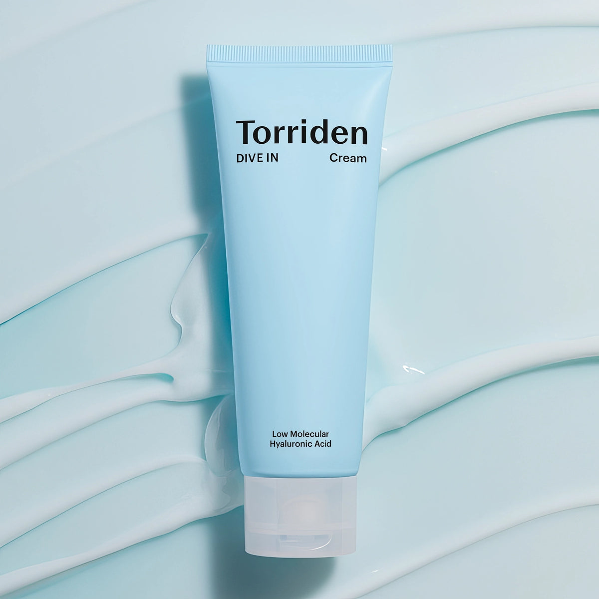Torriden DIVE-IN Low Molecular Hyaluronic Acid Cream 80ml – Tube vor strukturiertem blauem Grund