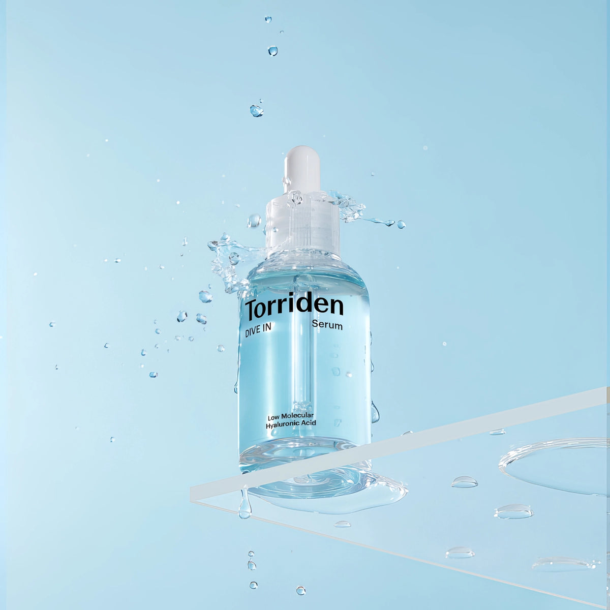 Torriden DIVE-IN Low Molecular Hyaluronic Acid Serum 50ml – Pipettenflasche frontal auf blauem Grund