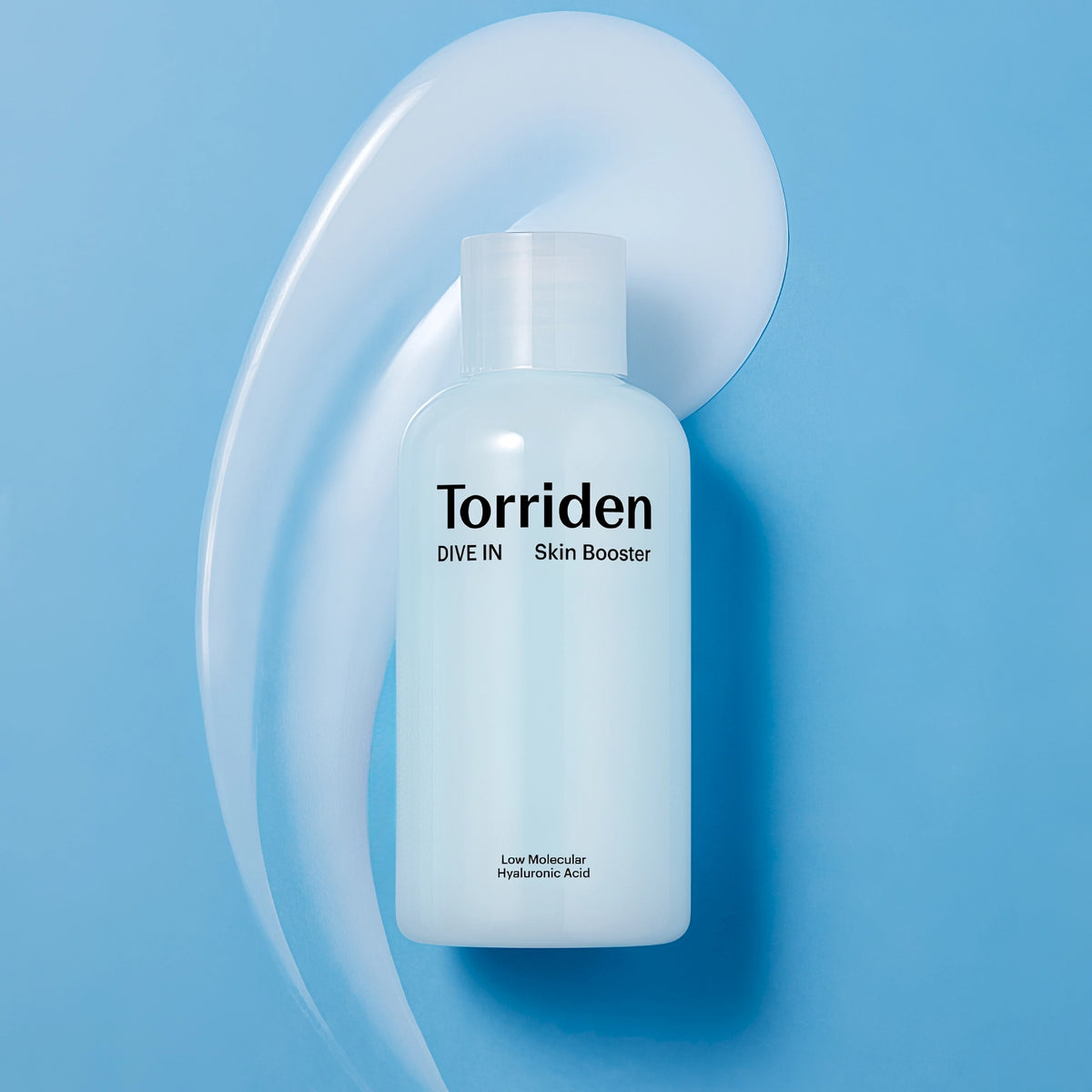 Torriden DIVE-IN Low Molecular Hyaluronic Acid Skin Booster 200ml – Klarflasche mit blauer Kappe auf blauem Grund