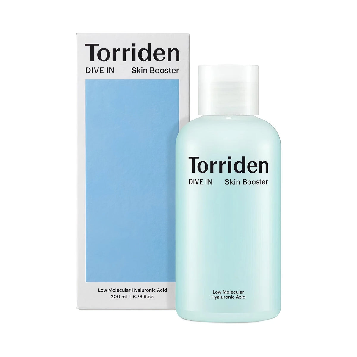 Torriden DIVE-IN Low Molecular Hyaluronic Acid Skin Booster 200ml – hellblaue Pumpflasche vor unscharfem Fotohintergrund