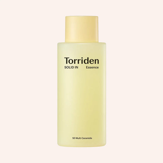 Torriden SOLID-IN Ceramide All Day Essence 100ml – gelbe Flasche vor dunklem Hintergrund