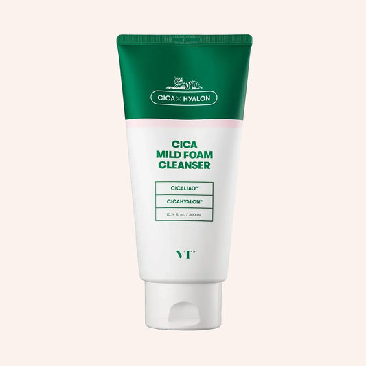 VT Cica Mild Foam Cleanser 300ml – weiße Tube mit grünem Etikettband in der Mitte und schwarzer Schrift auf hellem Grund